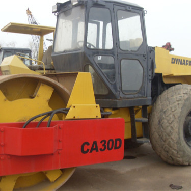 사용 된 Dynapac CA30D 롤러
