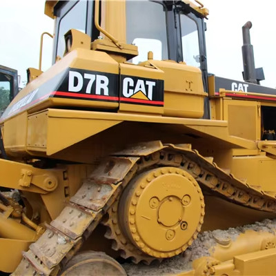 일본 제조 공장의 Cat D7R 볼도저, 간편한 조작과 긴 수명