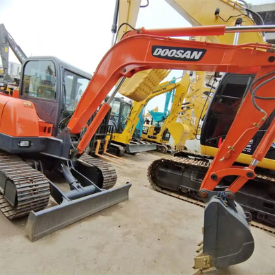 38.1KW Doosan DH60-7 원본 수압 펌프와 함께 좋은 상태로 사용 된 발굴기